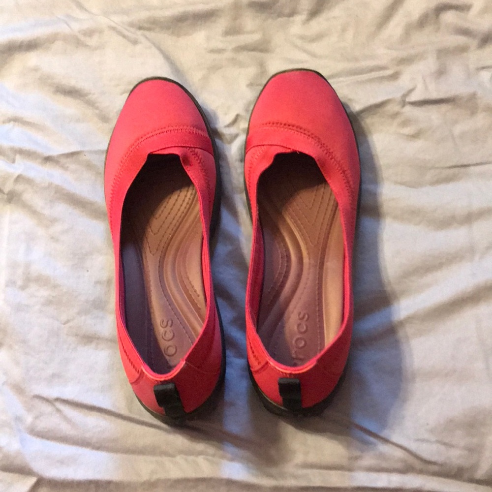 NWOT Hot Pink Crocs Flats
